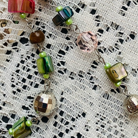 •Beautiful Pastel Colored Necklace• - Picture 2 of 4